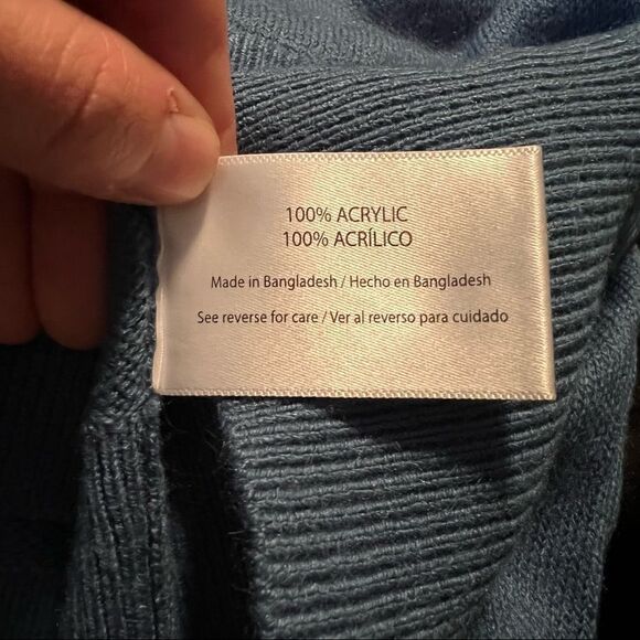 Isaac mizrahi blue crew neck sweater. - Picture 5 of 11